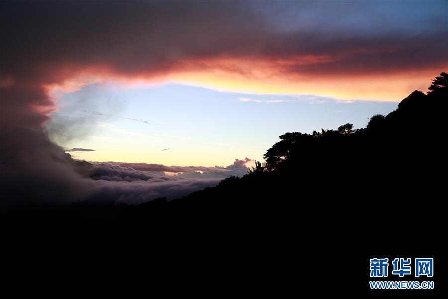 哥斯達(dá)黎加火山持續(xù)噴發(fā)火山灰